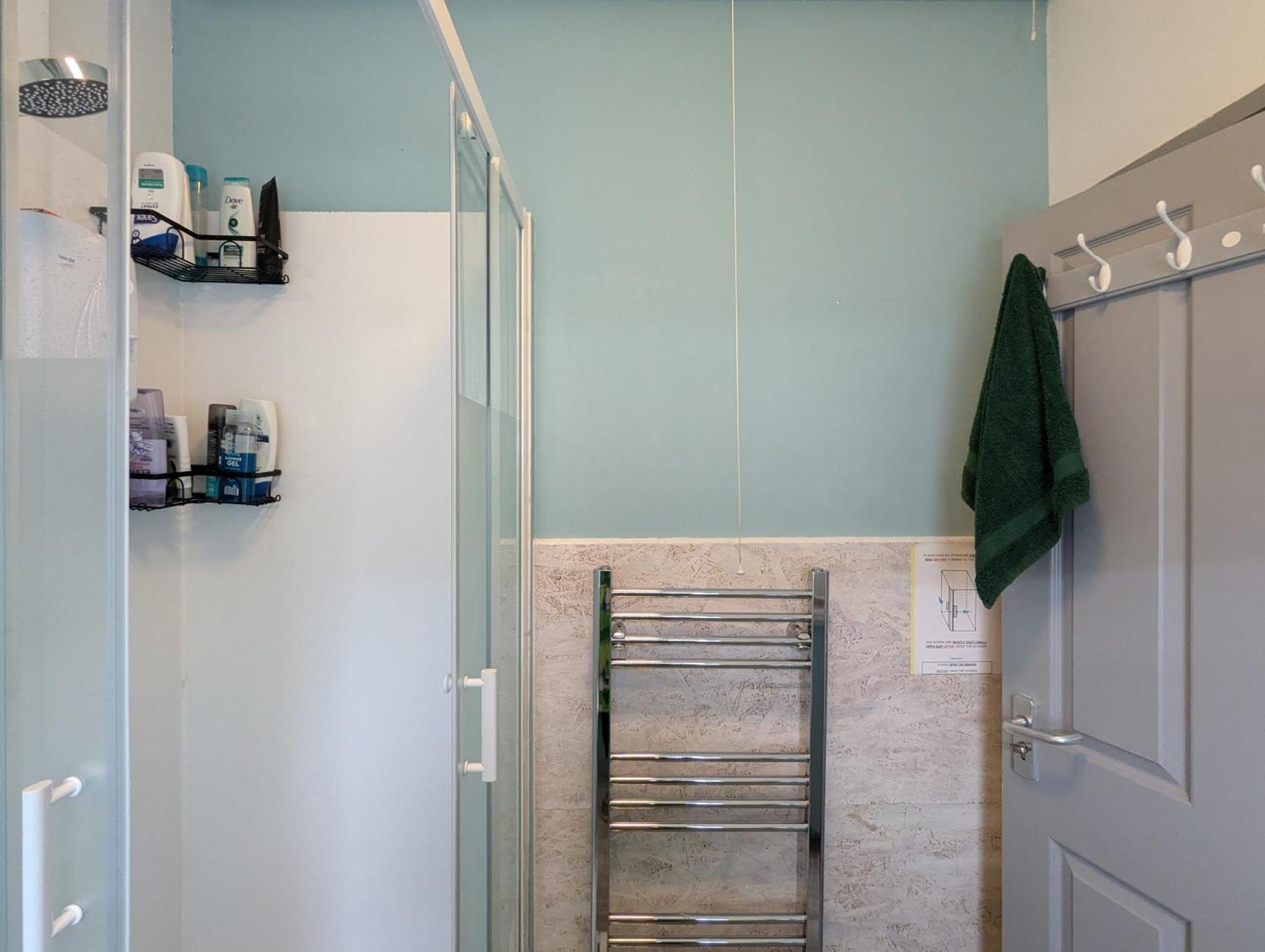 R3 - Cozy Small Double - City & Beach Access, Wifi, Free Parking - Self Catering スウォンジー エクステリア 写真