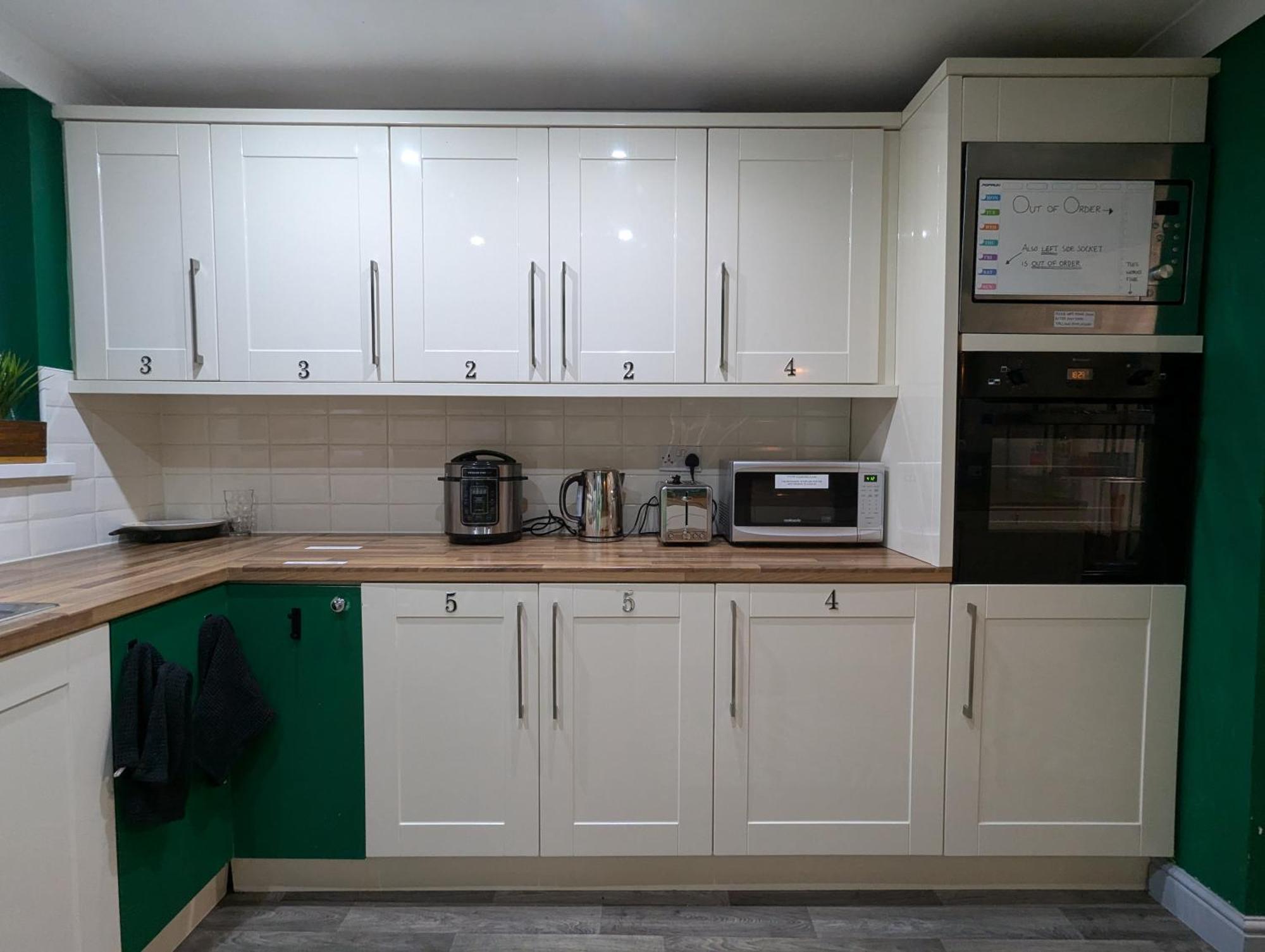 R3 - Cozy Small Double - City & Beach Access, Wifi, Free Parking - Self Catering スウォンジー エクステリア 写真